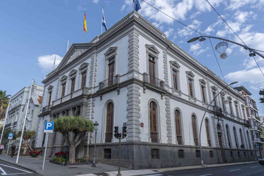 Tenerife 001 - Santa Cruz de Tenerife - Ayuntamiento.jpg